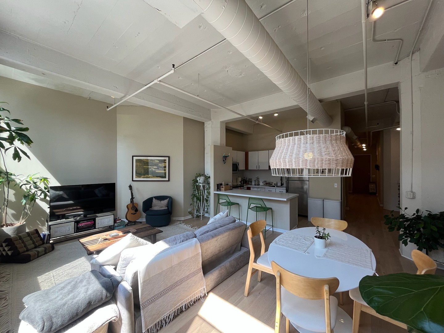 124 W Polk Street 203
