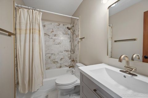 Tiny photo for 1309 Fox Chase Boulevard, St. Charles, IL 60174 (MLS # 12483858)