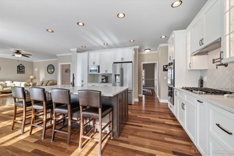 Tiny photo for 1309 Fox Chase Boulevard, St. Charles, IL 60174 (MLS # 12483858)