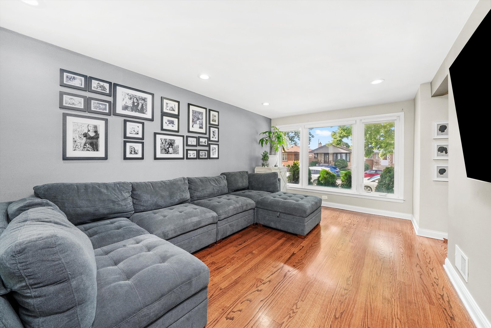 5935 W 64th Place