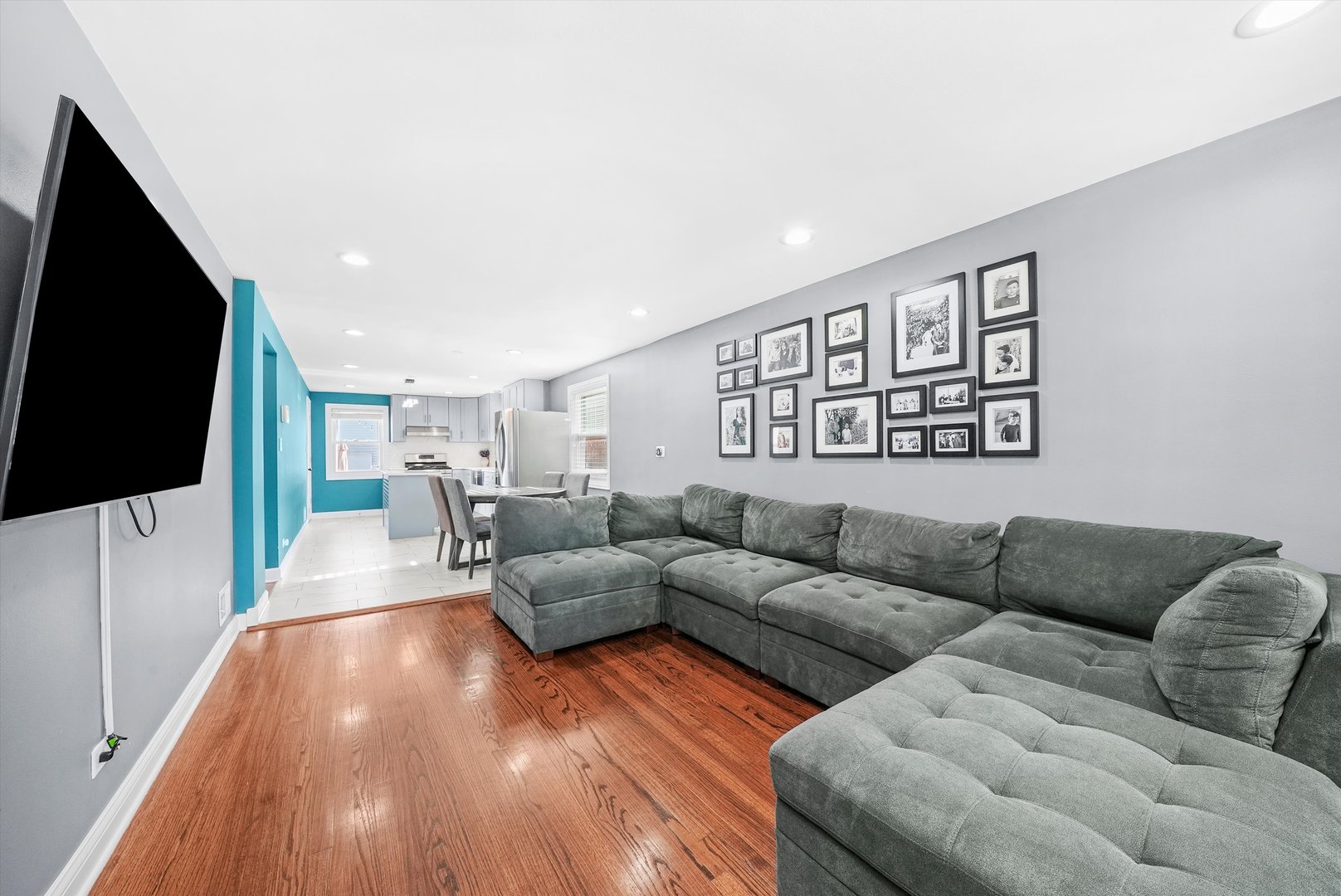 5935 W 64th Place