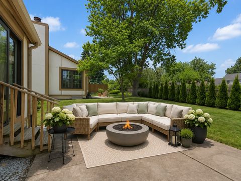 Tiny photo for 1039 Oakview Drive, Wheaton, IL 60187 (MLS # 12681214)