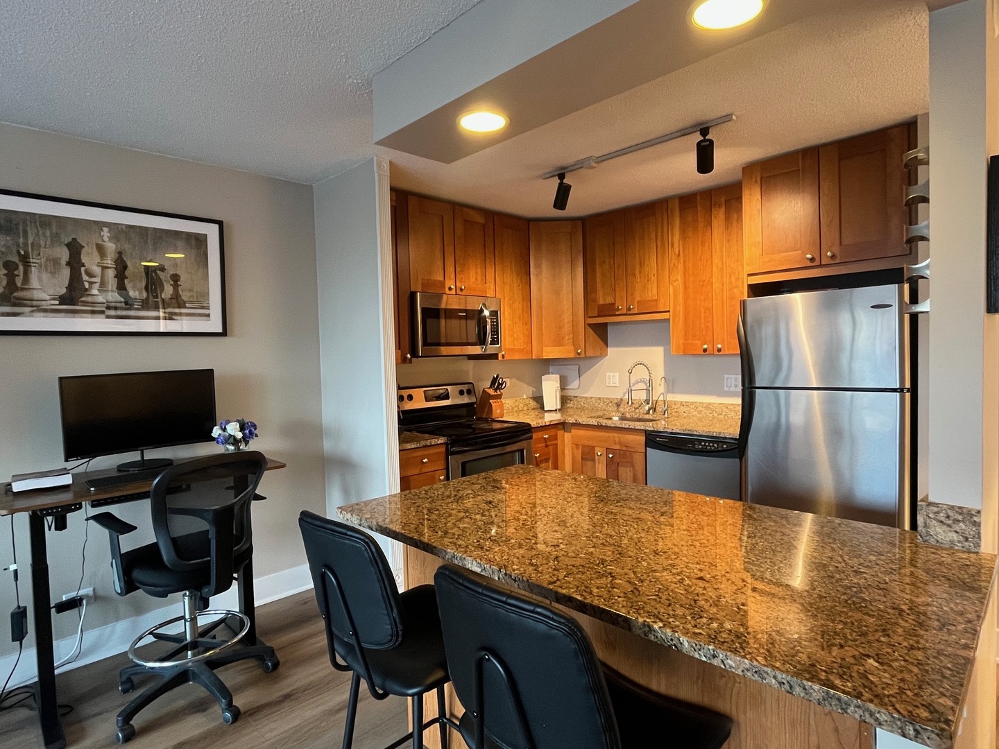 450 W Briar Place 4M