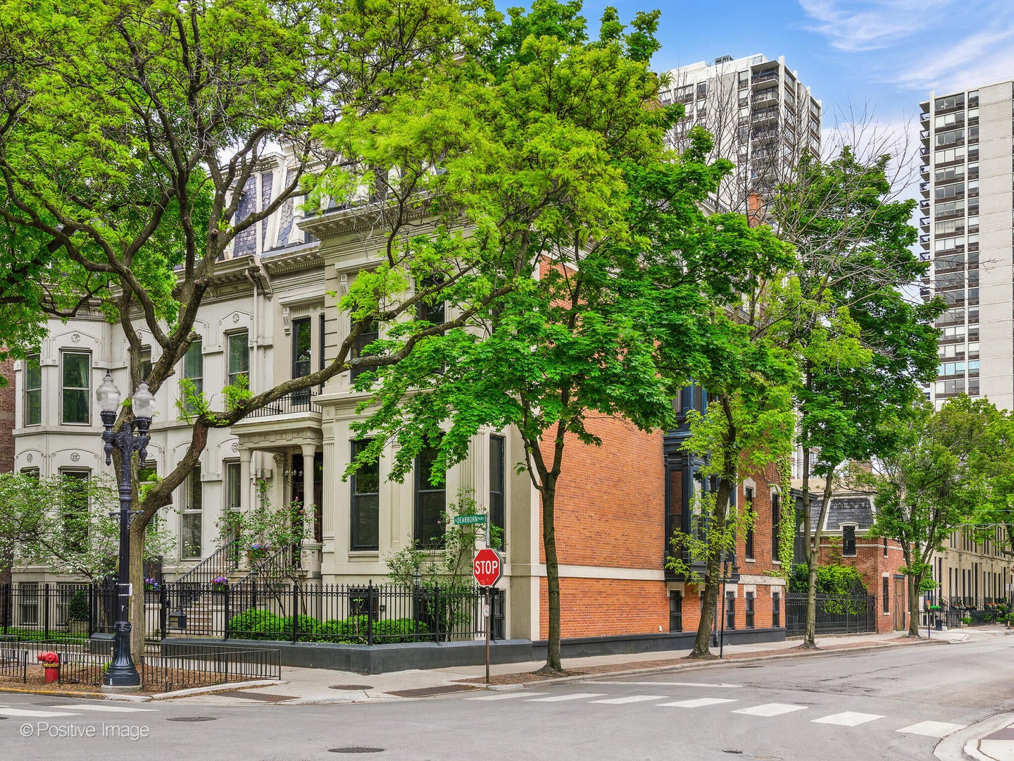 1454 N Dearborn Street