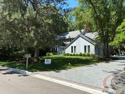 Photo of 313 Whitmore Lane, Lake Forest, IL 60045 (MLS # 12703949)