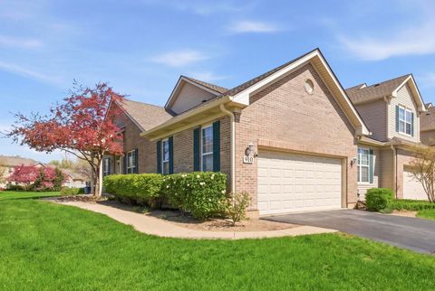 Photo of 910 Oak Ridge Boulevard, Elgin, IL 60120 (MLS # 12616444)