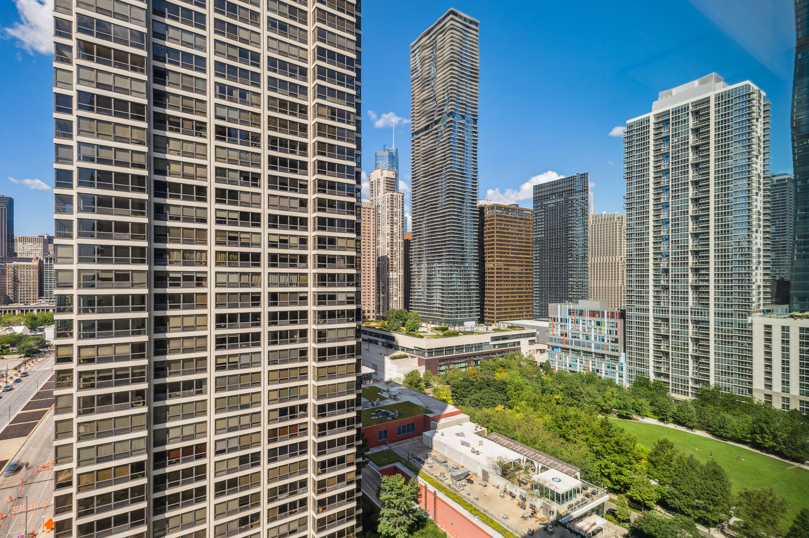 Chicago, Illinois 60601, United States, 2 Bedrooms Bedrooms, ,2 BathroomsBathrooms,Residential,Active,205753