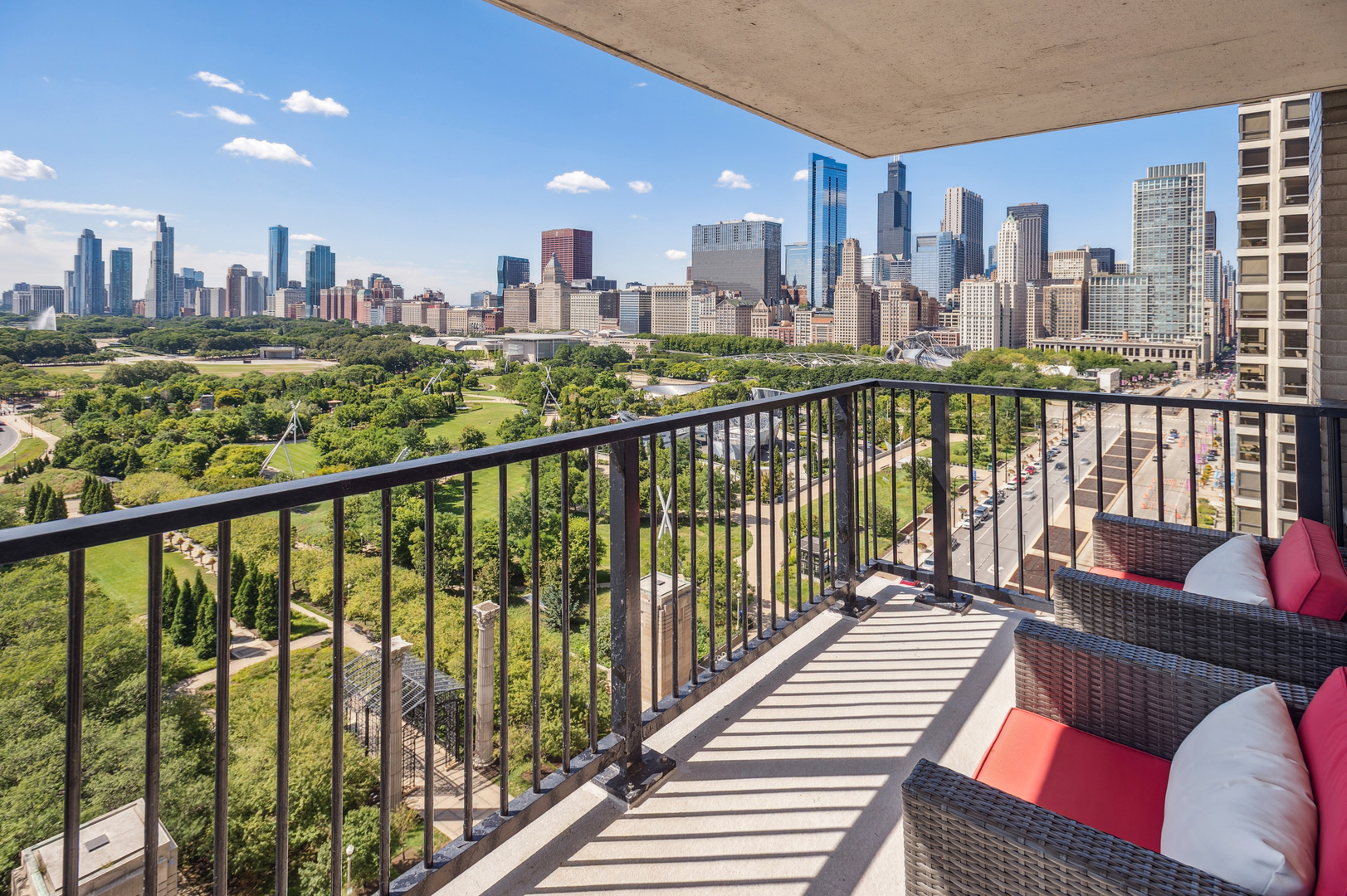 Chicago, Illinois 60601, United States, 2 Bedrooms Bedrooms, ,2 BathroomsBathrooms,Residential,Active,205753