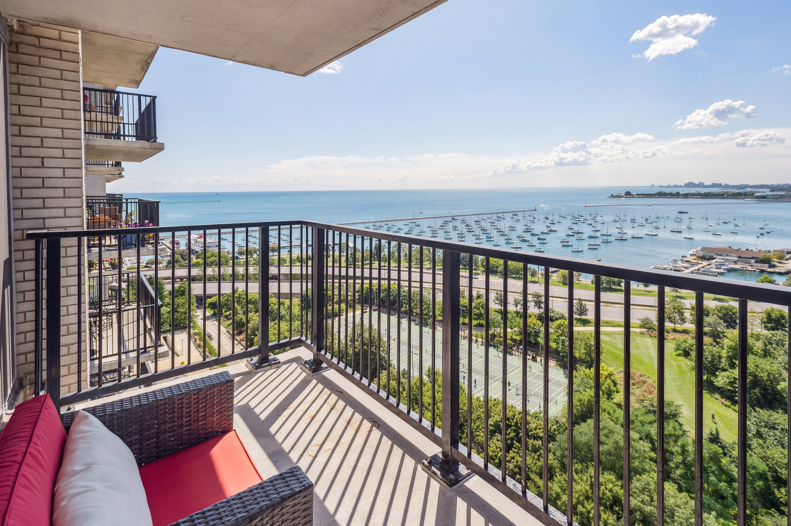 Chicago, Illinois 60601, United States, 2 Bedrooms Bedrooms, ,2 BathroomsBathrooms,Residential,Active,205753