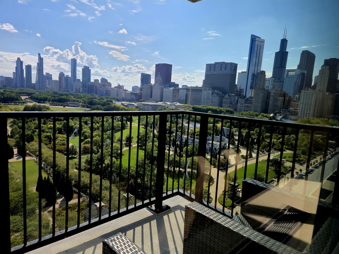 Chicago, Illinois 60601, United States, 2 Bedrooms Bedrooms, ,2 BathroomsBathrooms,Residential,Active,205753