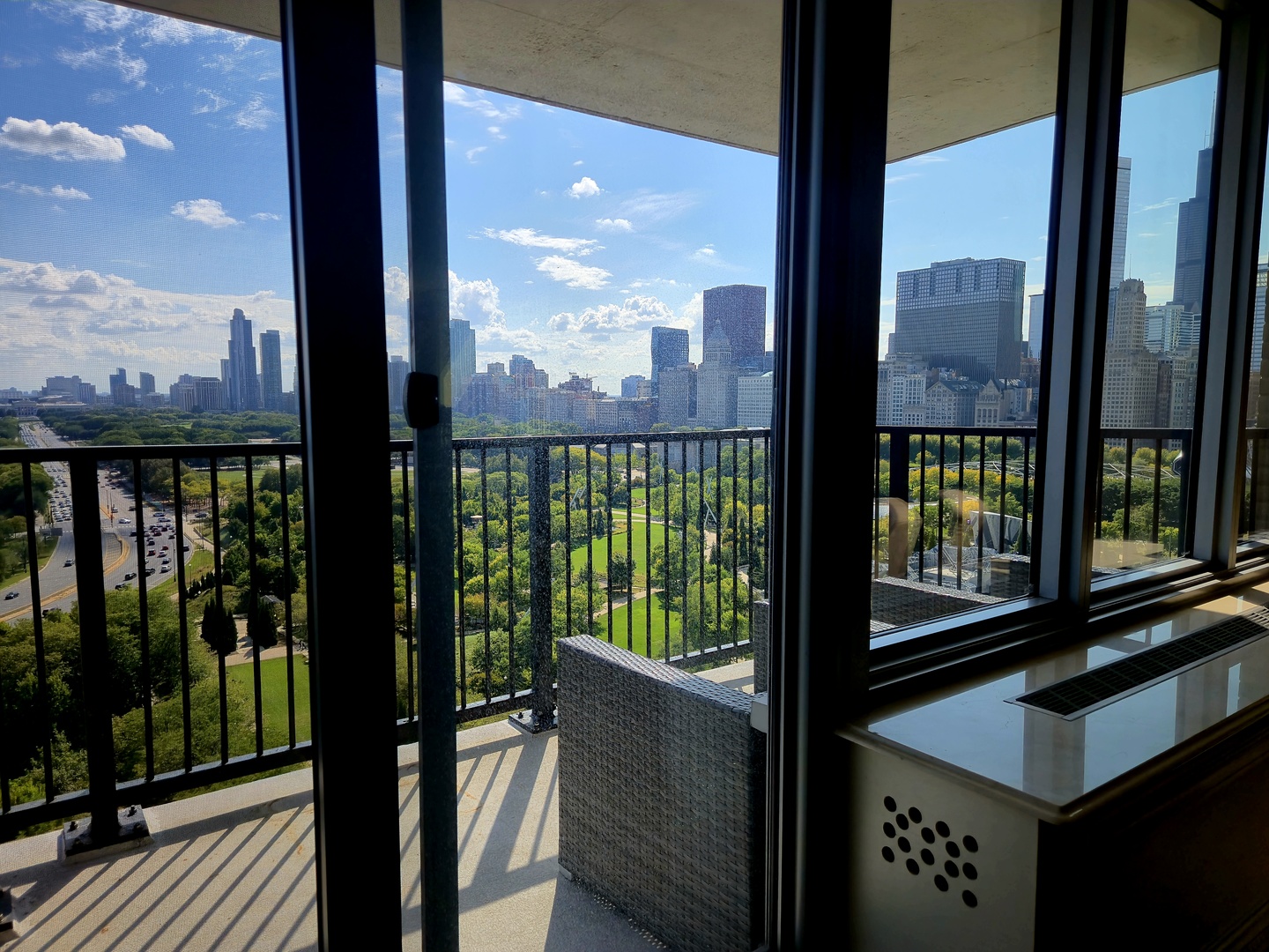 400 E RANDOLPH Street 2119