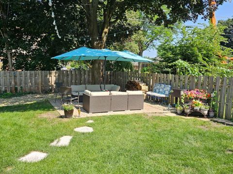 Tiny photo for 745 S Chestnut Avenue, Arlington Heights, IL 60005 (MLS # 12505571)