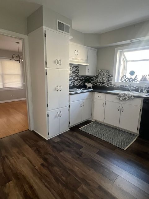 Tiny photo for 745 S Chestnut Avenue, Arlington Heights, IL 60005 (MLS # 12505571)