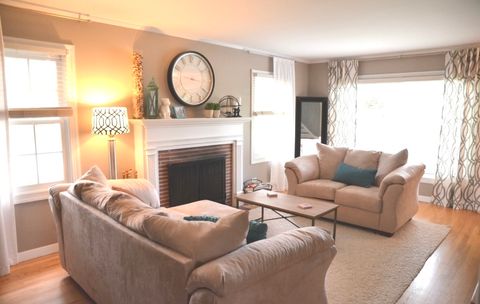 Tiny photo for 745 S Chestnut Avenue, Arlington Heights, IL 60005 (MLS # 12505571)