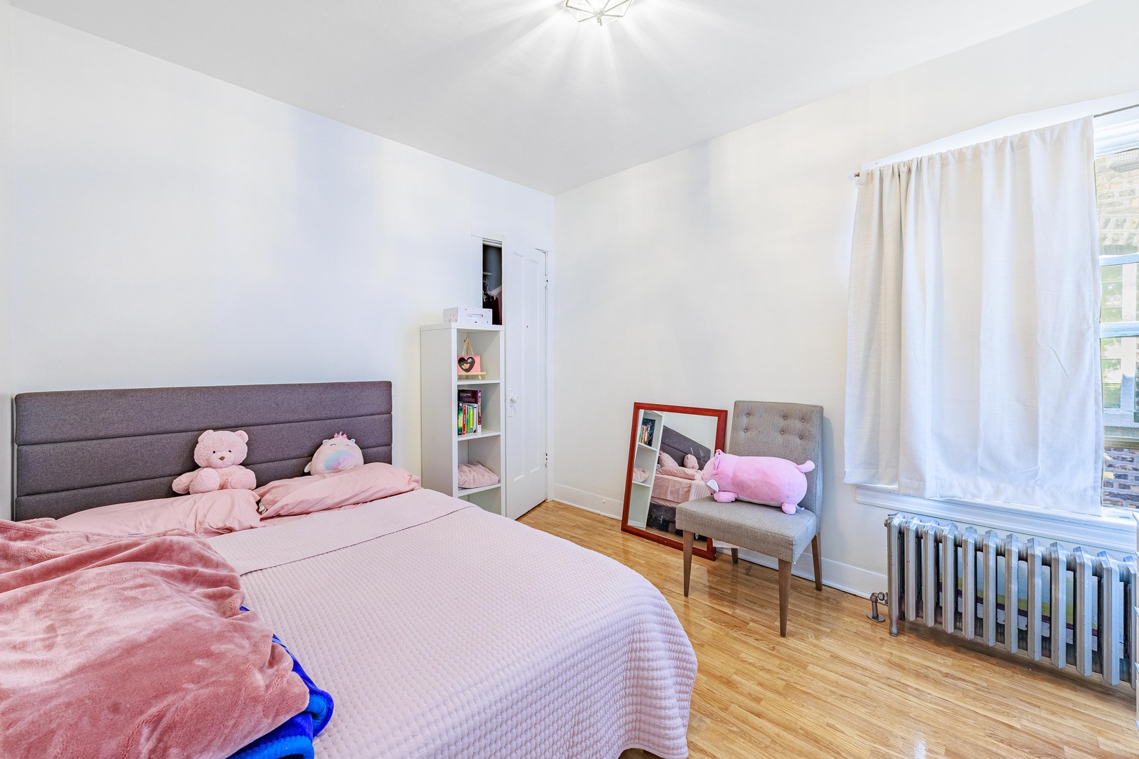 4634 S SAWYER Avenue