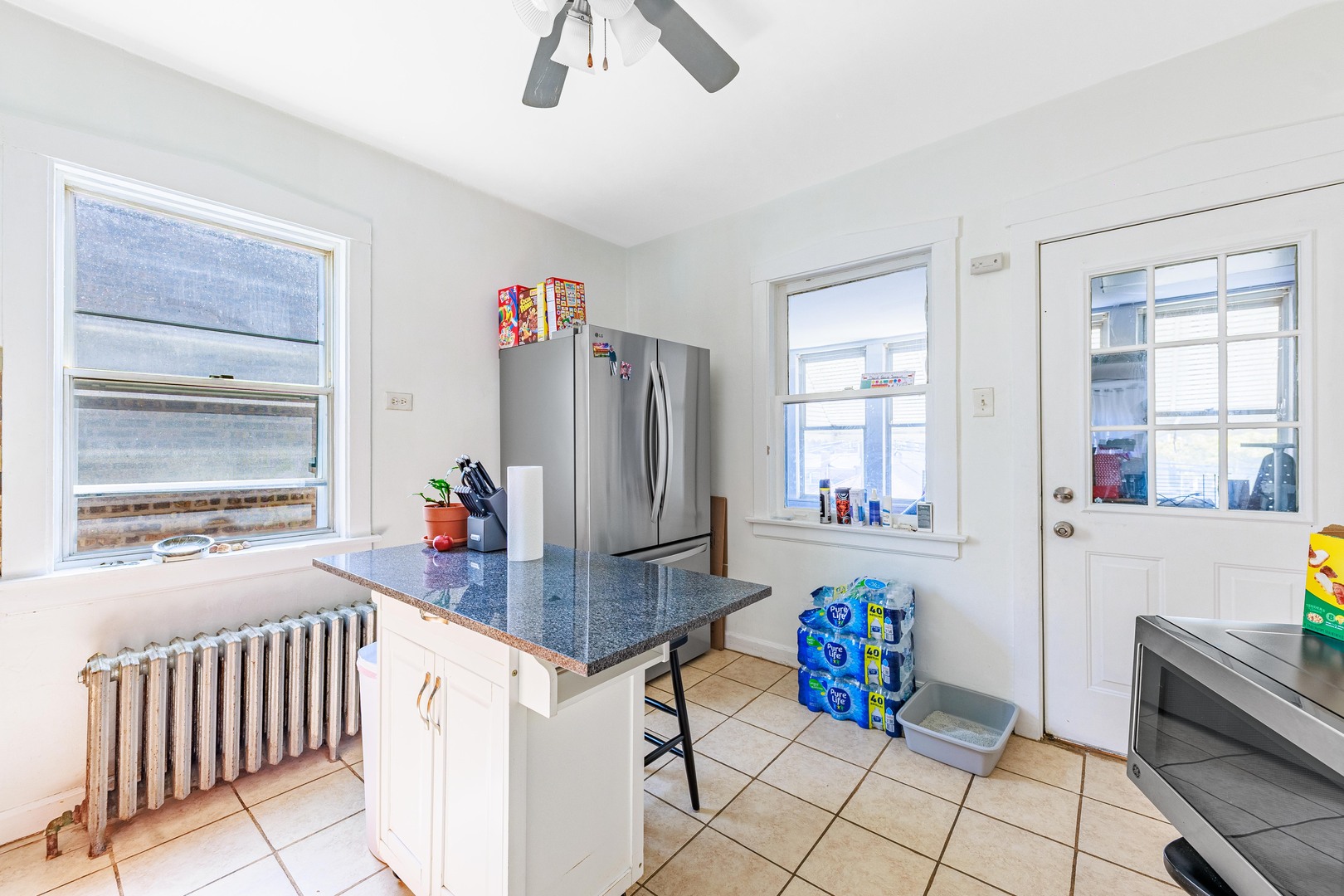 4634 S SAWYER Avenue