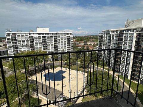 Tiny photo for 8809 W Golf Road #11F, Niles, IL 60714 (MLS # 12471674)