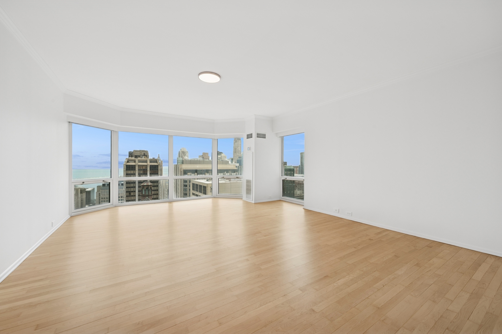 Chicago, Illinois 60611, United States, 3 Bedrooms Bedrooms, ,3 BathroomsBathrooms,Residential,Active,206266