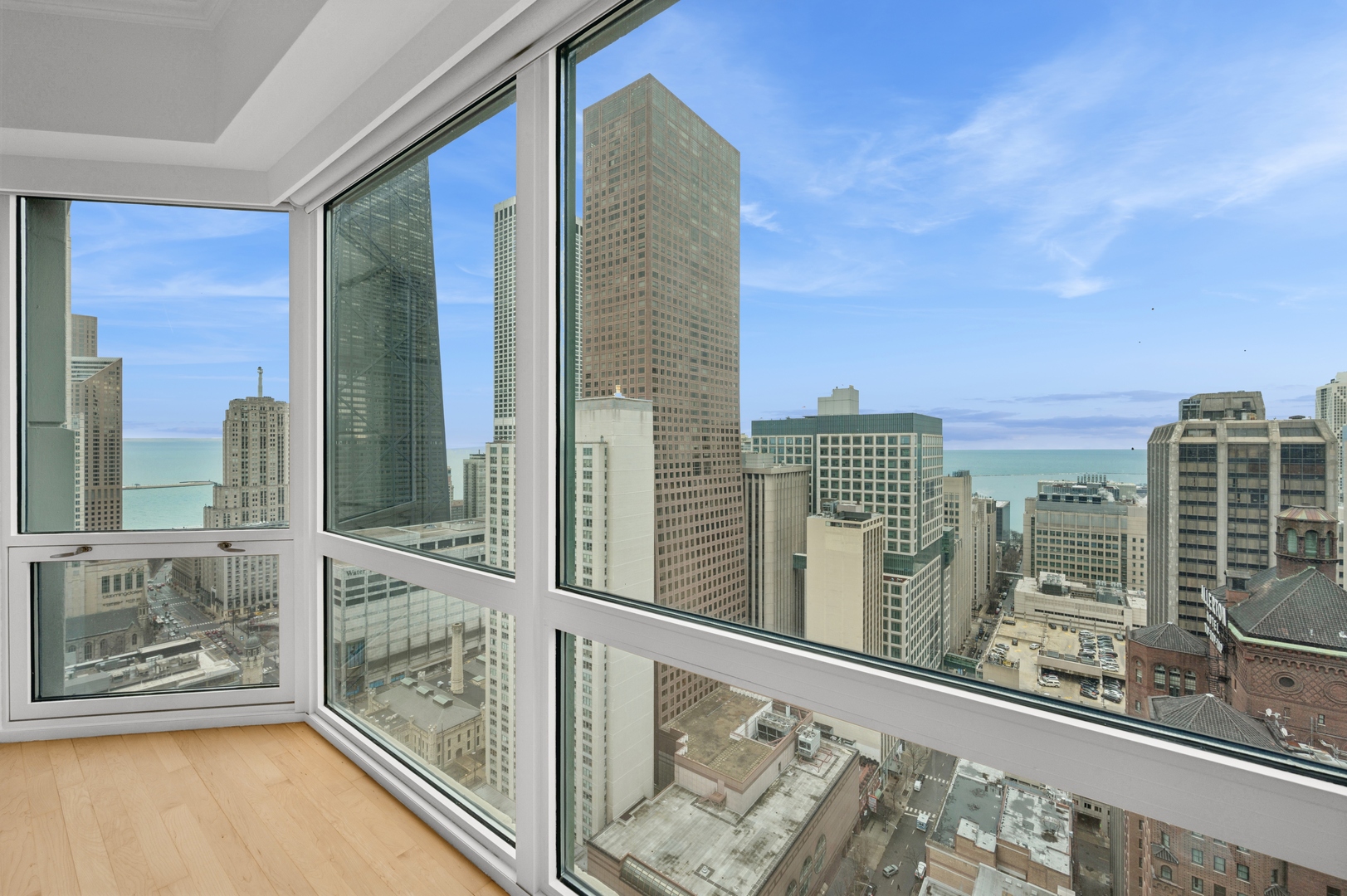Chicago, Illinois 60611, United States, 3 Bedrooms Bedrooms, ,3 BathroomsBathrooms,Residential,Active,206266