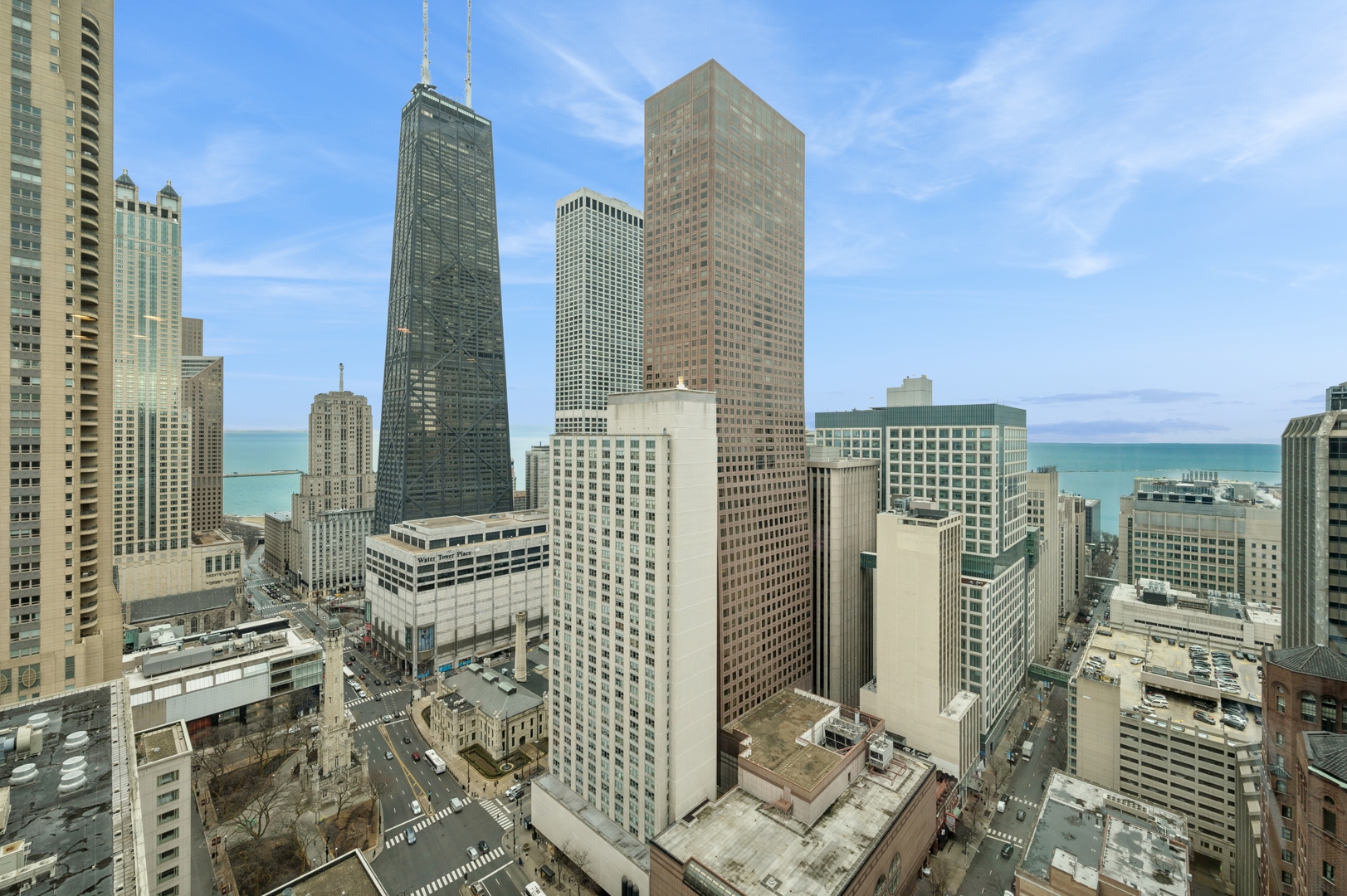 Chicago, Illinois 60611, United States, 3 Bedrooms Bedrooms, ,3 BathroomsBathrooms,Residential,Active,206266