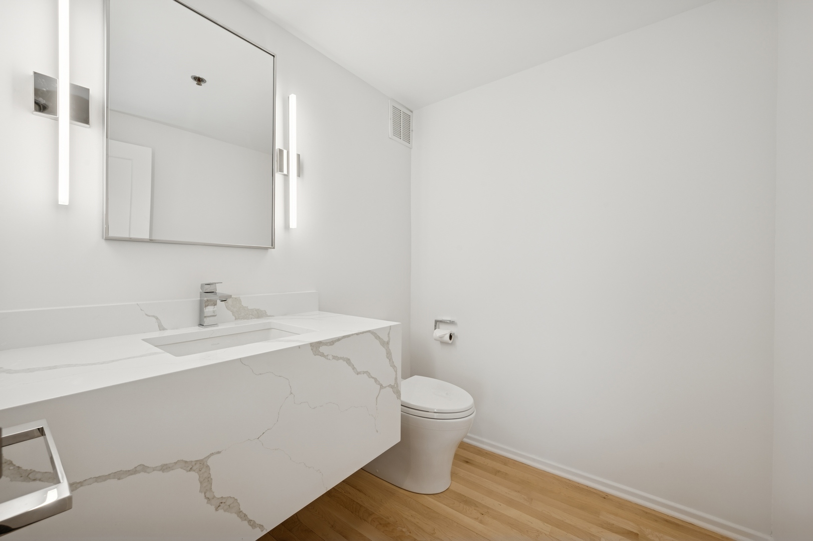 Chicago, Illinois 60611, United States, 3 Bedrooms Bedrooms, ,3 BathroomsBathrooms,Residential,Active,206266