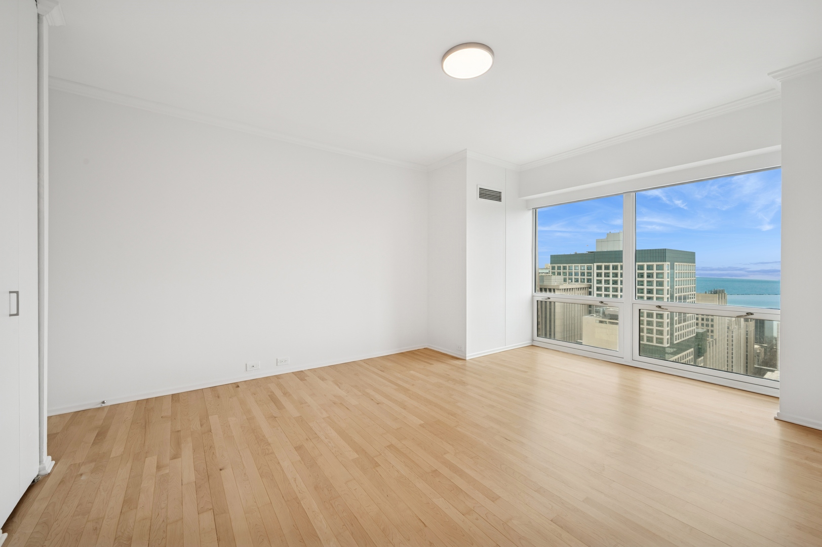 Chicago, Illinois 60611, United States, 3 Bedrooms Bedrooms, ,3 BathroomsBathrooms,Residential,Active,206266