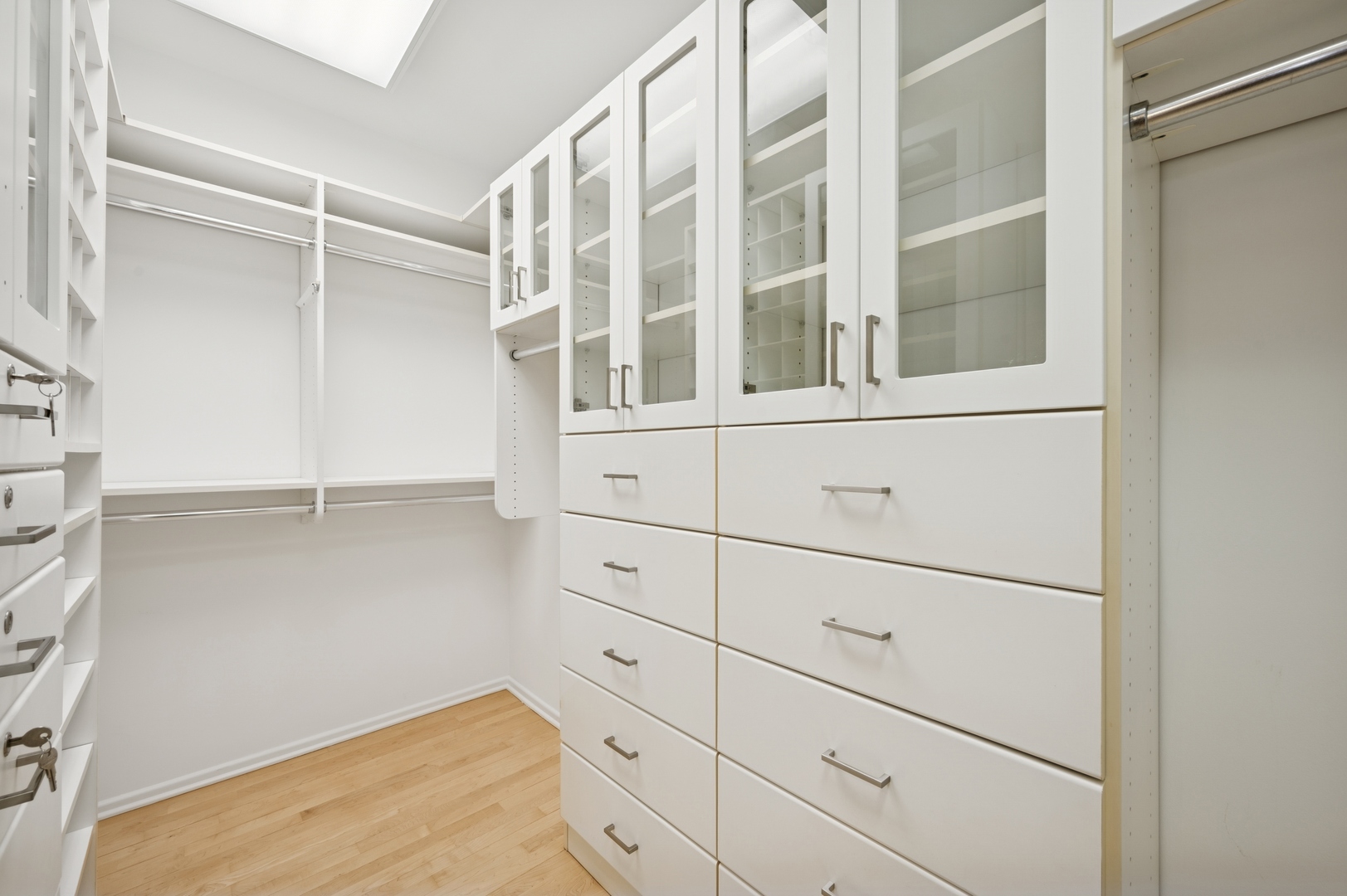 Chicago, Illinois 60611, United States, 3 Bedrooms Bedrooms, ,3 BathroomsBathrooms,Residential,Active,206266