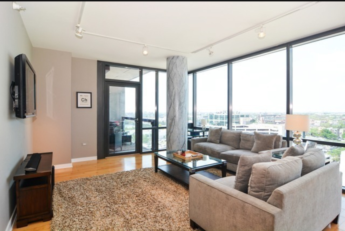 860 W Blackhawk Street 1205