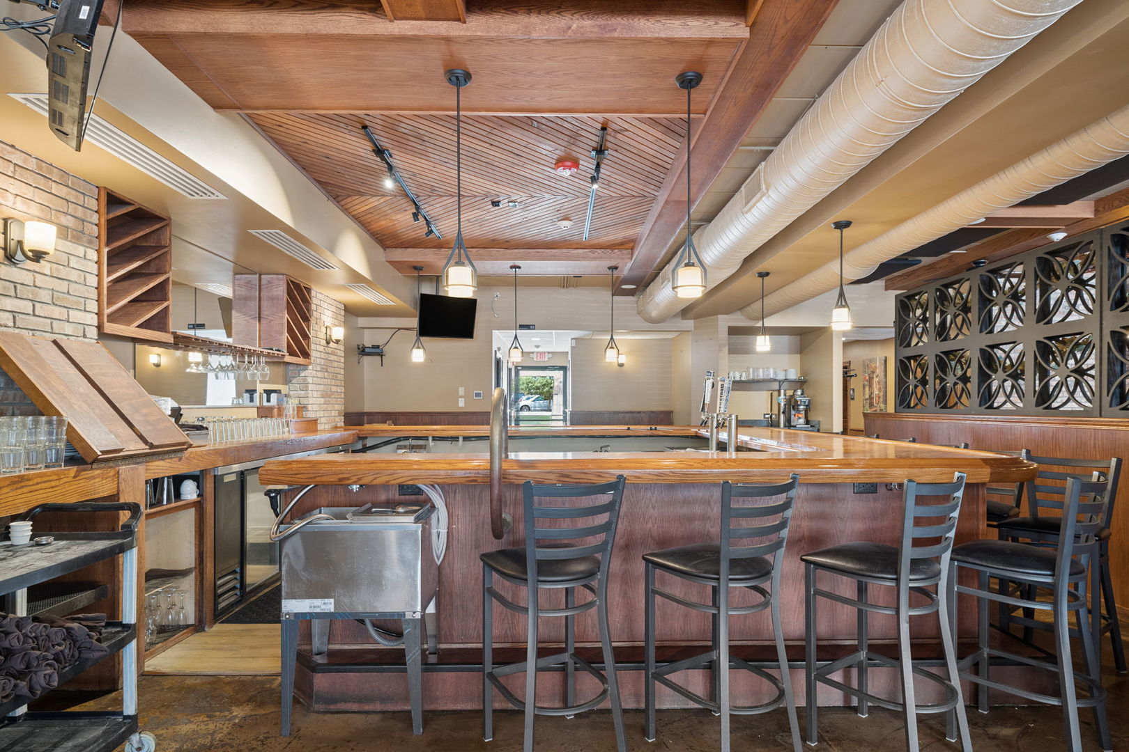 9500 W Lincoln Highway