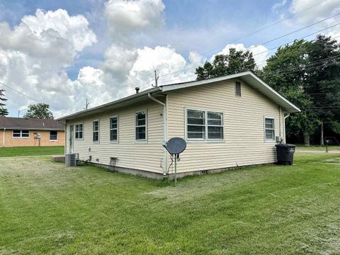 Tiny photo for 517 E Fisher Street, Carbondale, IL 62901 (MLS # 100000067)