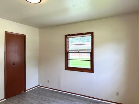 Tiny photo for 517 E Fisher Street, Carbondale, IL 62901 (MLS # 100000067)