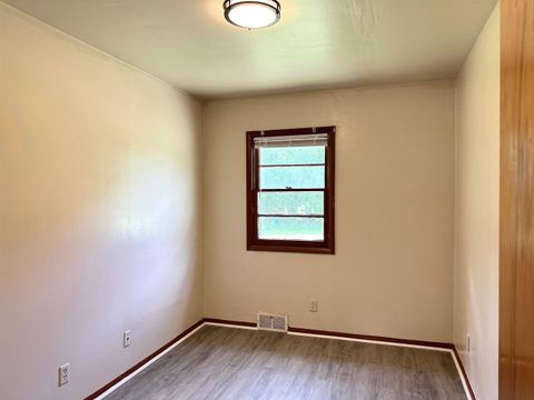 Tiny photo for 517 E Fisher Street, Carbondale, IL 62901 (MLS # 100000067)