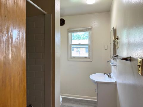 Tiny photo for 517 E Fisher Street, Carbondale, IL 62901 (MLS # 100000067)