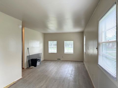 Tiny photo for 517 E Fisher Street, Carbondale, IL 62901 (MLS # 100000067)