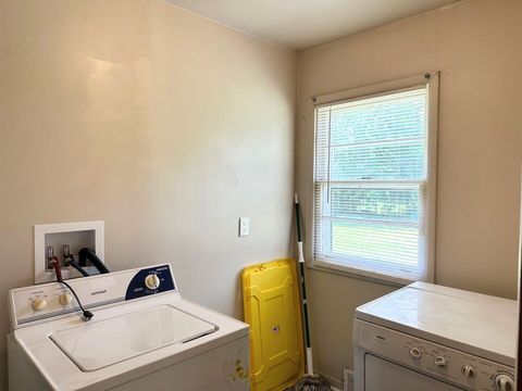 Tiny photo for 517 E Fisher Street, Carbondale, IL 62901 (MLS # 100000067)