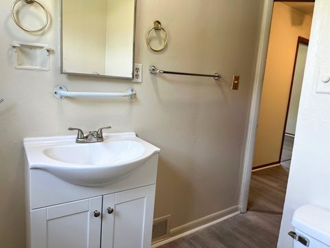 Tiny photo for 517 E Fisher Street, Carbondale, IL 62901 (MLS # 100000067)