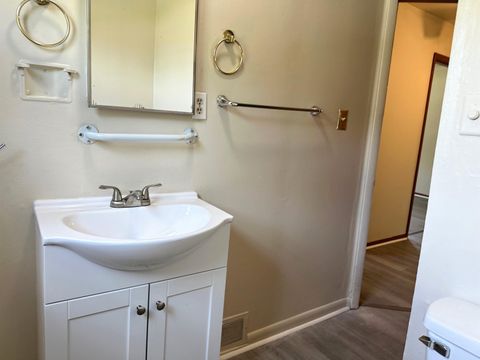 Tiny photo for 517 E Fisher Street, Carbondale, IL 62901 (MLS # 100000067)