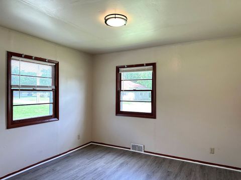 Tiny photo for 517 E Fisher Street, Carbondale, IL 62901 (MLS # 100000067)