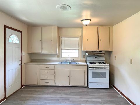 Tiny photo for 517 E Fisher Street, Carbondale, IL 62901 (MLS # 100000067)