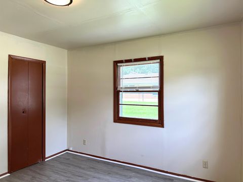 Tiny photo for 517 E Fisher Street, Carbondale, IL 62901 (MLS # 100000067)