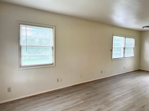 Tiny photo for 517 E Fisher Street, Carbondale, IL 62901 (MLS # 100000067)