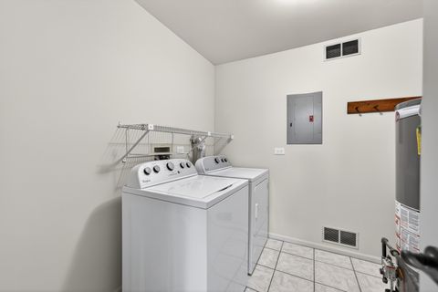 Tiny photo for 802 Butternut Lane #C, Mount Prospect, IL 60056 (MLS # 12634425)
