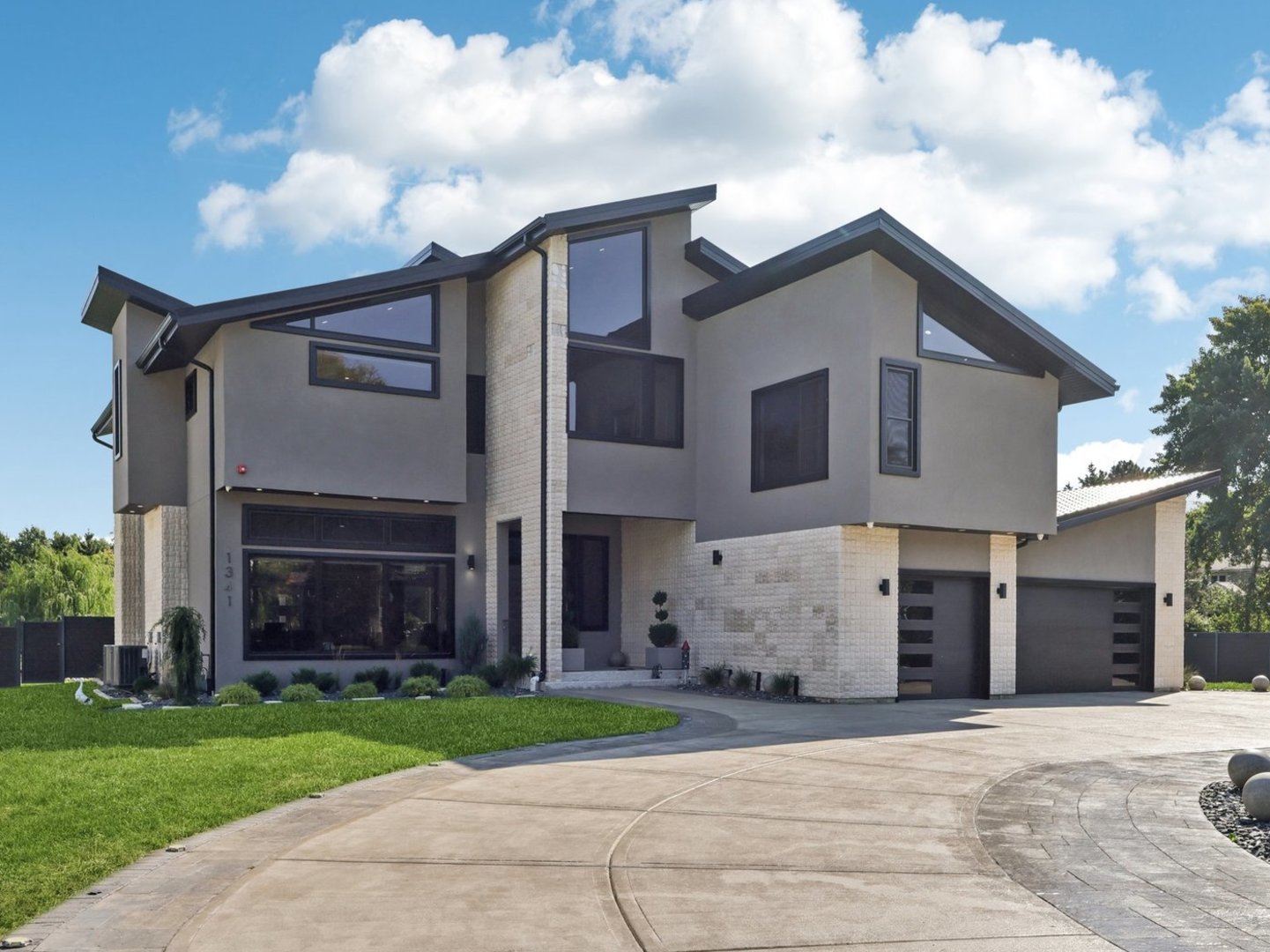 1341 Pfingsten Road