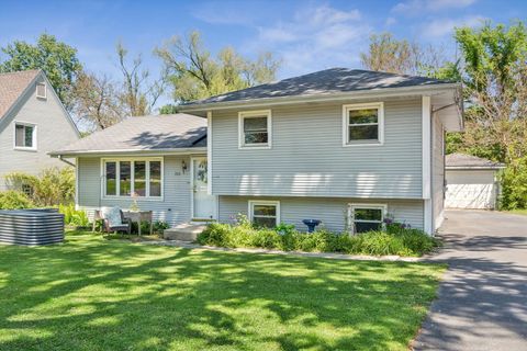 Photo of 916 Lacey Avenue, Lisle, IL 60532 (MLS # 12646427)