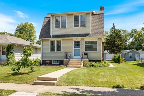 Photo of 826 N Center Street, Naperville, IL 60563 (MLS # 12453172) Photo of 826 N Center Street, Naperville, IL 60563 (MLS # 12453172)