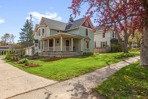 Photo of 319 W South Street, Woodstock, IL 60098 (MLS # 12558120)