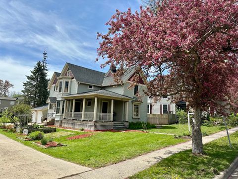 Photo of 319 W South Street, Woodstock, IL 60098 (MLS # 12558120)