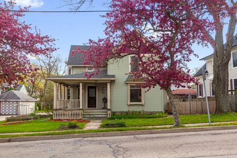 Tiny photo for 319 W South Street, Woodstock, IL 60098 (MLS # 12558120)