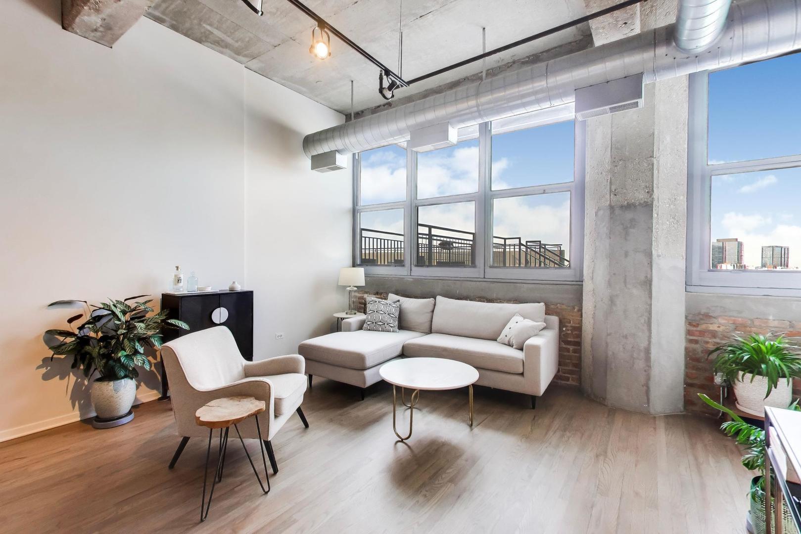 900 N Kingsbury Street 744