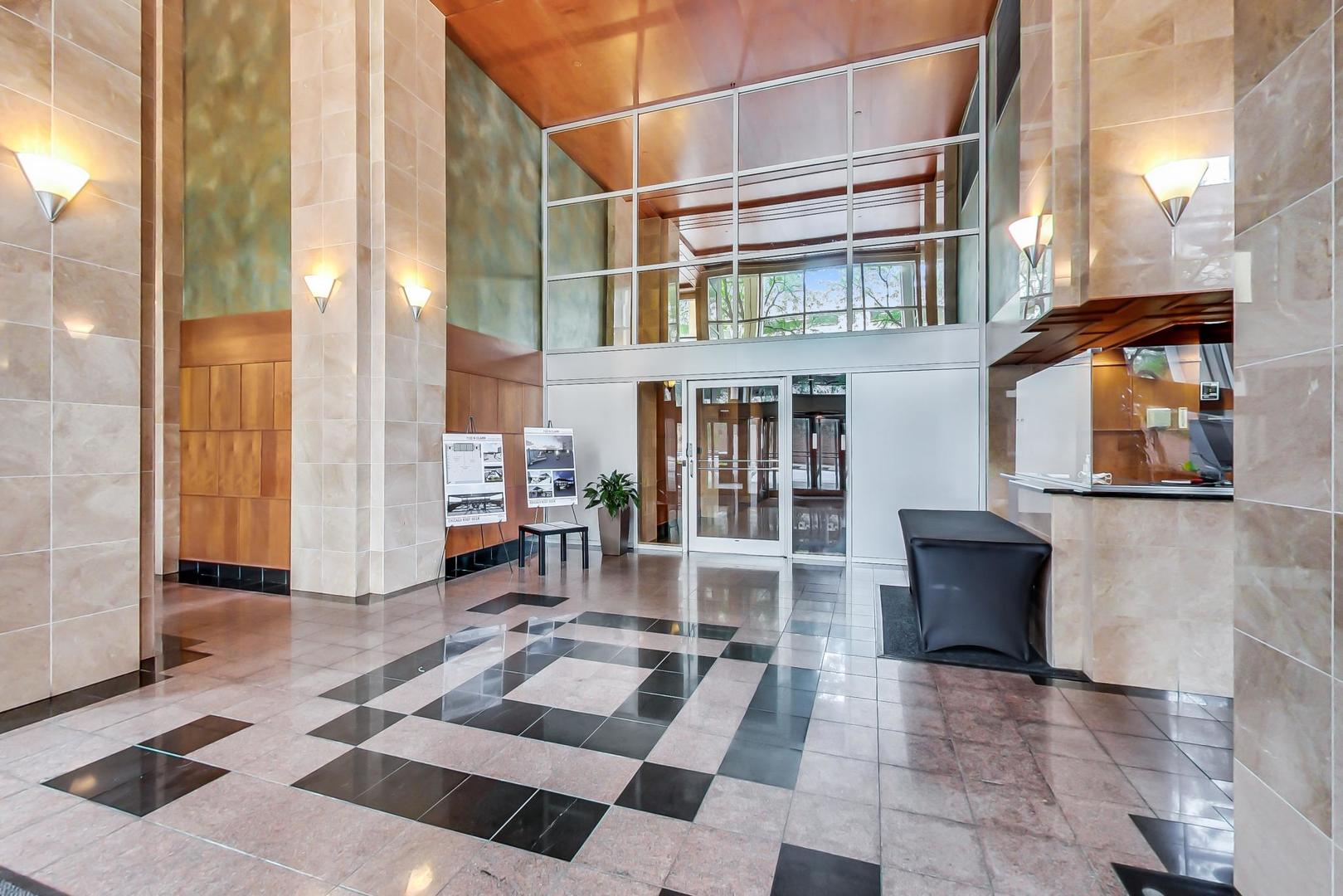 1122 N Clark Street 3705